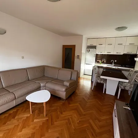Gennie Apartman *